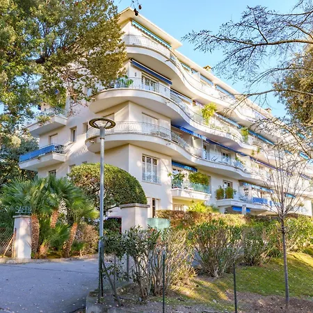 Isola Bella Centre Cannes